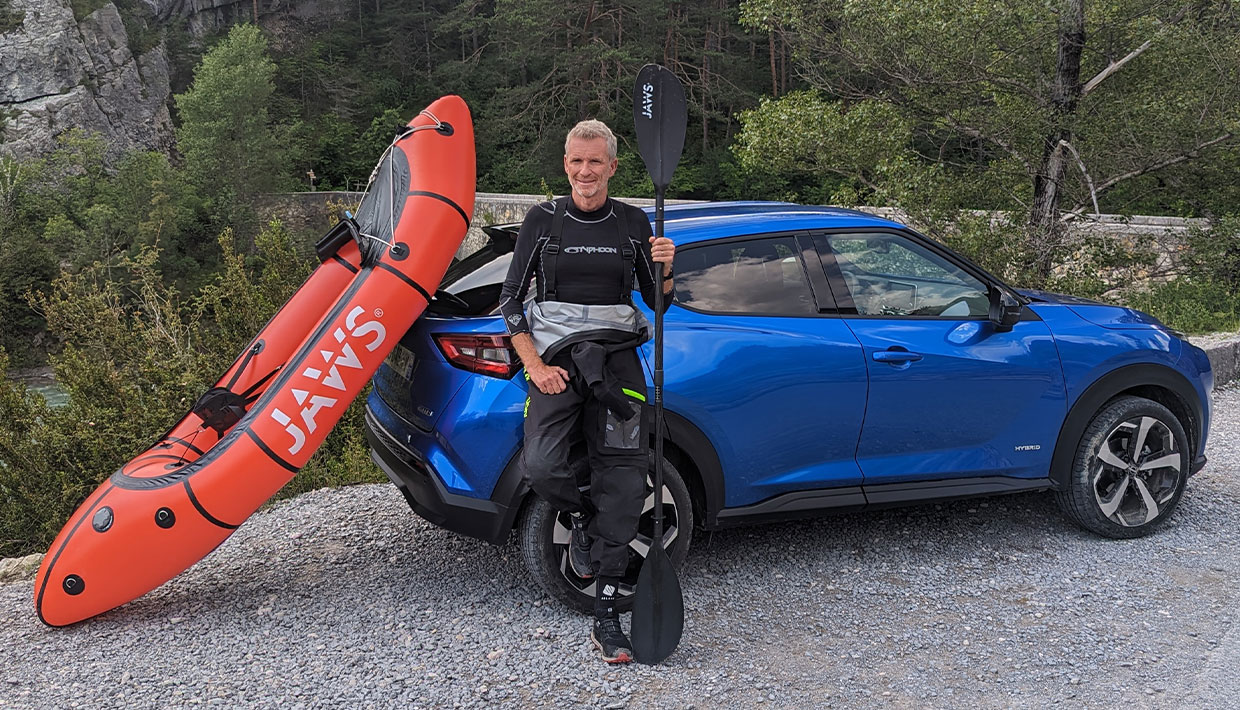 Denis Brogniart défie Nissan et l'agilité du Nissan Juke